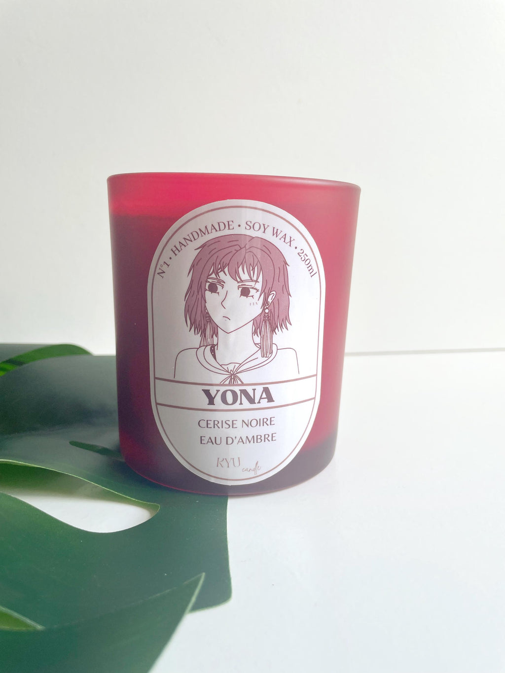 Bougie parfumée YONA • Cerise noire & Eau d'ambre • Photocard offerte 🍒
